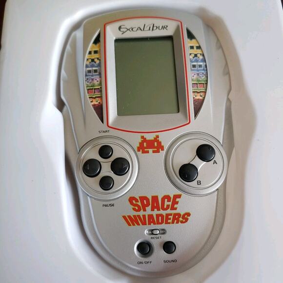 Vintage Space Invaders Platinum Handheld Vintage Electronic Game 2000s NEW - Picture 2 of 5